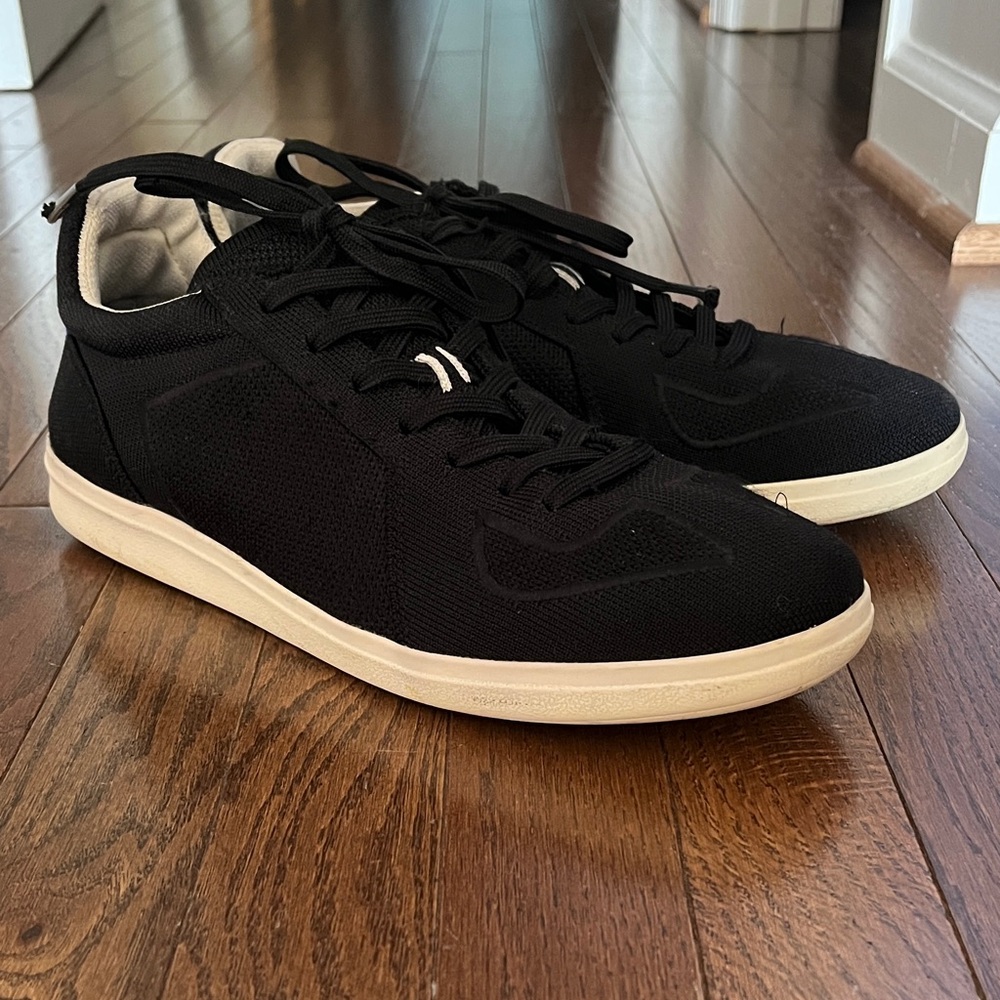 Rothy's R01 Black and Cream Men's Sneakers